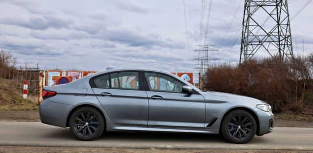 test-2021-BMW_530e_xDrive-PHEV-exterier- (13)