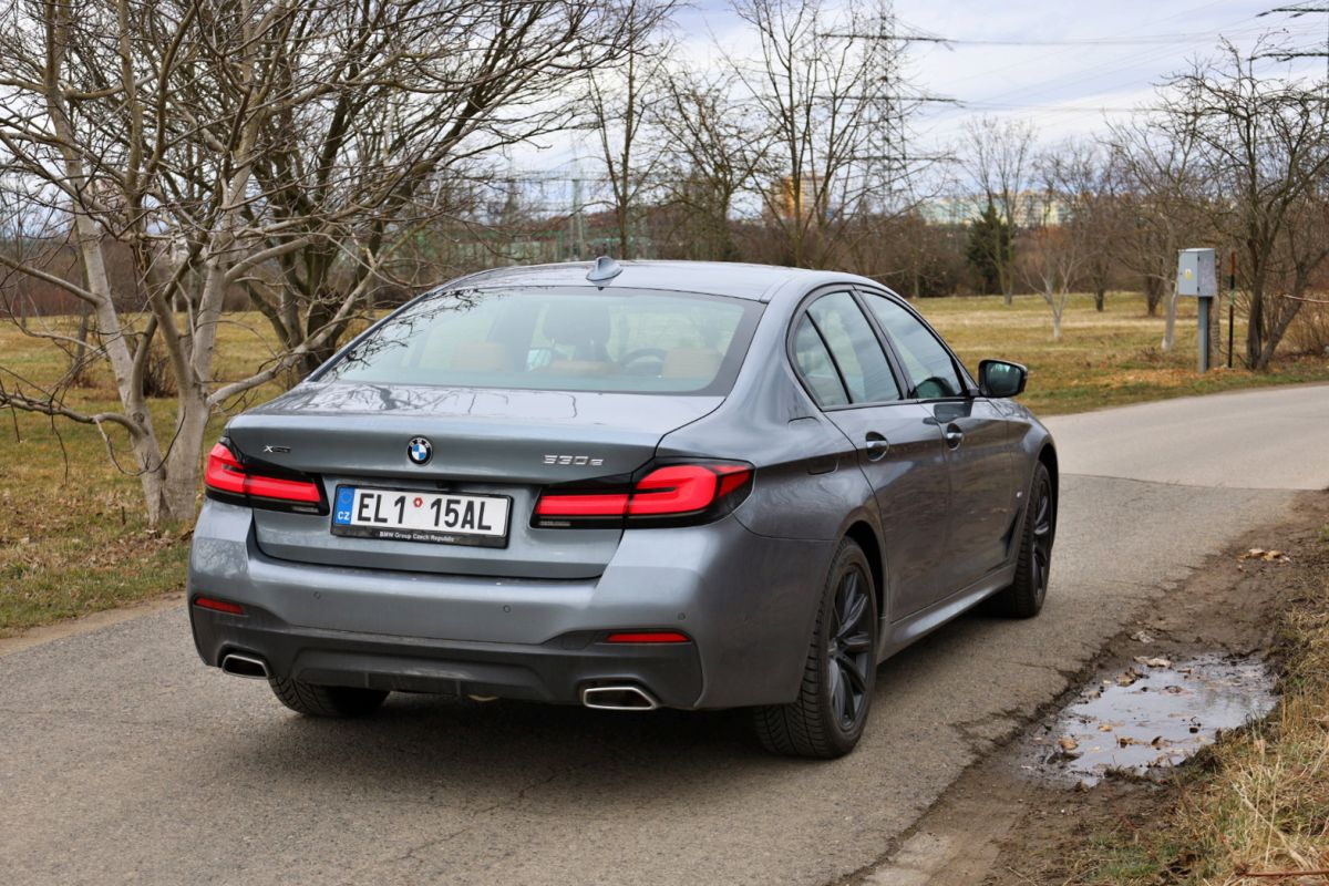 test-2021-BMW_530e_xDrive-PHEV-exterier- (6)