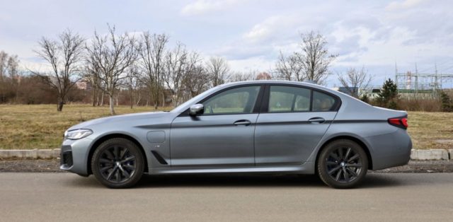 test-2021-BMW_530e_xDrive-PHEV-exterier- (8)