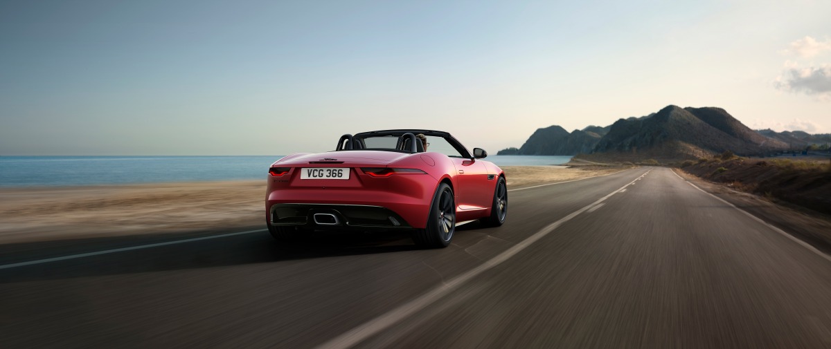 Jag_F-TYPE_22MY_R-Dynamic_Black_Convertible_Exterior_120421_002