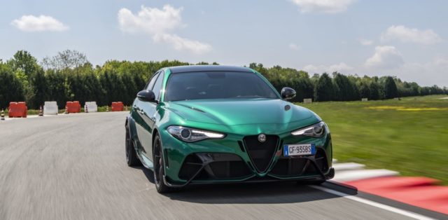 2021-Alfa_Romeo_Giulia_GTA- (7)