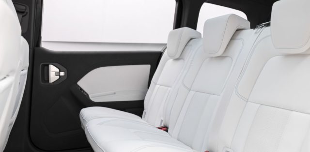 2021-koncept-elektromobil-Mercedes-Benz_EQT-interier- (5)