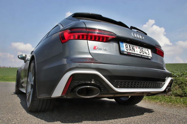 EU „změkčuje“ zákaz spalovacích aut. Jenže přidává háček, který může bolet. Česko chce zákaz zrušit úplně