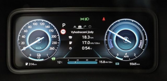 Test-2021-elektromobil-Hyundai_Kona_Electric- (16)