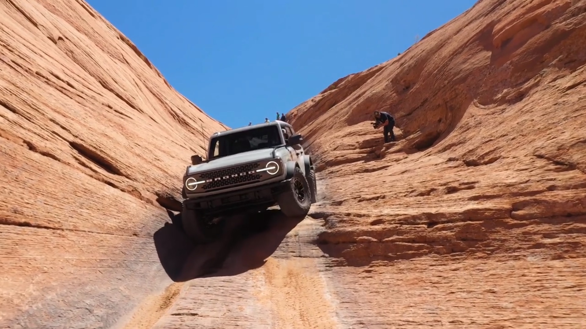 Ford poslal model Bronco na legendární skálu Hell’s Gate. Popředu ji ale nevyjel