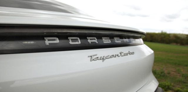 test-2021-elektromobil-porsche_taycan_turbo- (14)