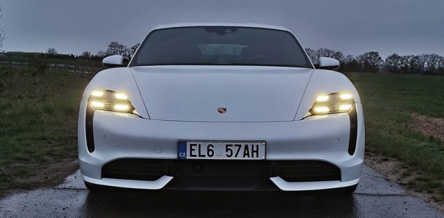 test-2021-elektromobil-porsche_taycan_turbo- (18)