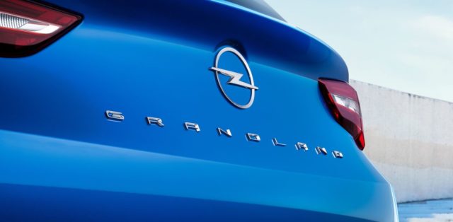 2021-Opel_Grandland-Hybrid4- (4)