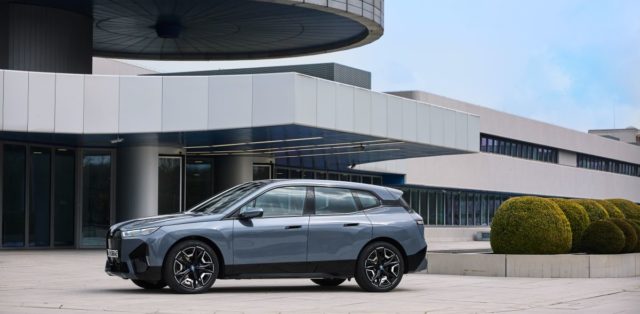 2022-BMW_IX-elektromobil- (10)