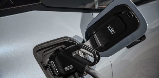 2022-BMW_IX-elektromobil- (16)