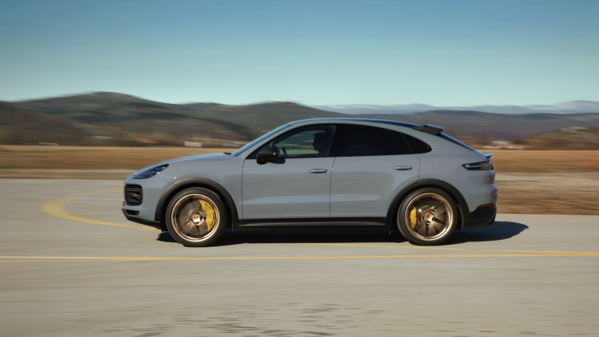 2021-Porsche_Cayenne_Turbo_GT- (2)