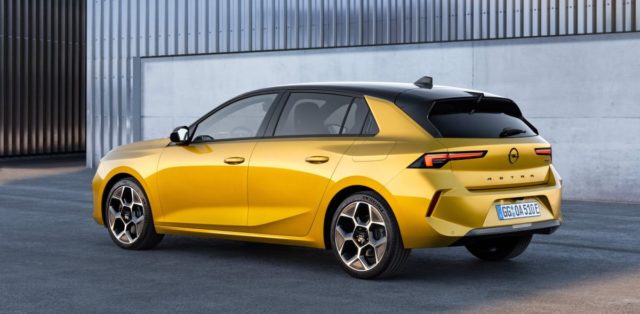 2022-Opel_Astra-2