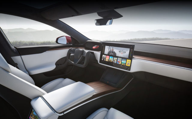 Tesla-model-s-volant