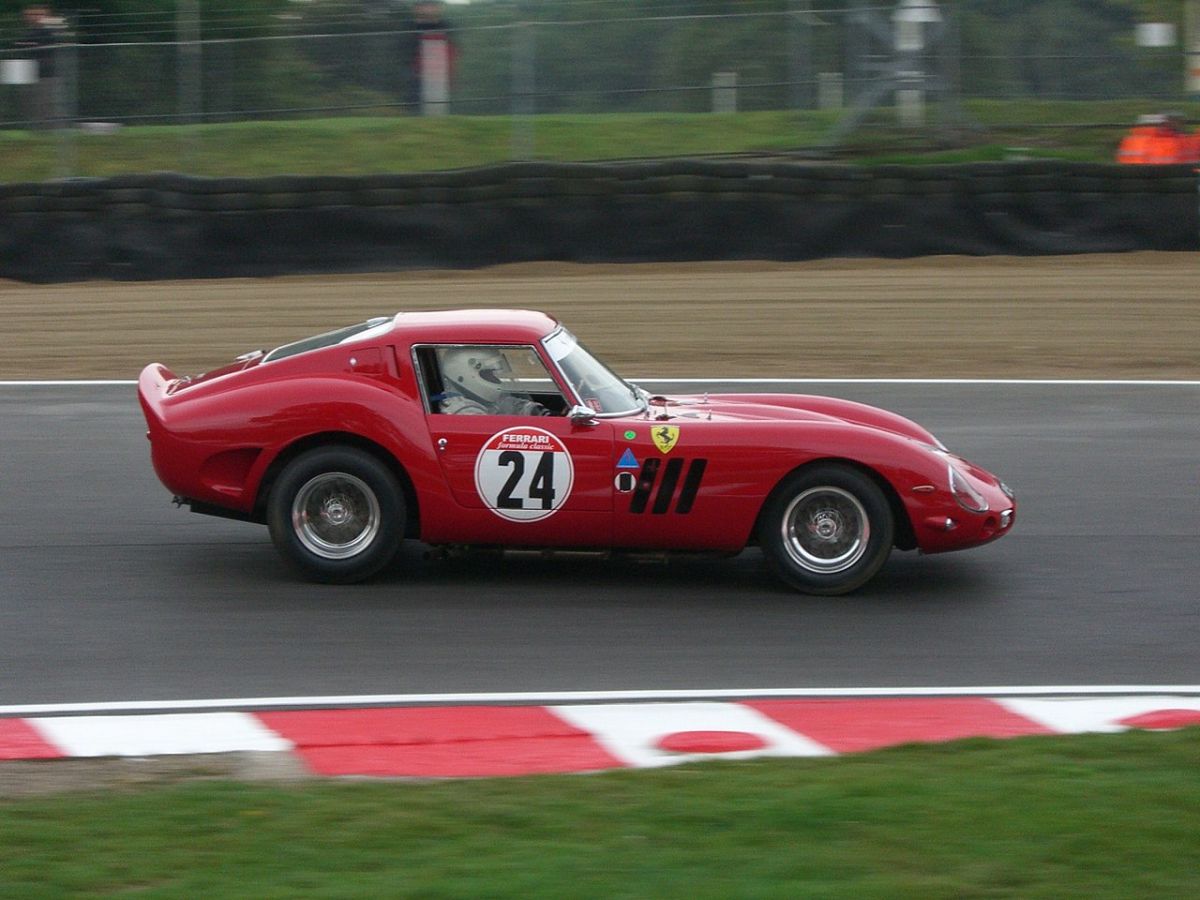 Ferrari_330_GTO_With_250_GTO_Body_at_Brands_Hatch