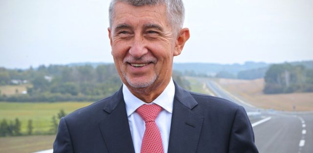 Premiér Andrej Babiš říká: „Zákaz aut se spalovacími motory je jen politika. Zelení by neměli mít vliv.“