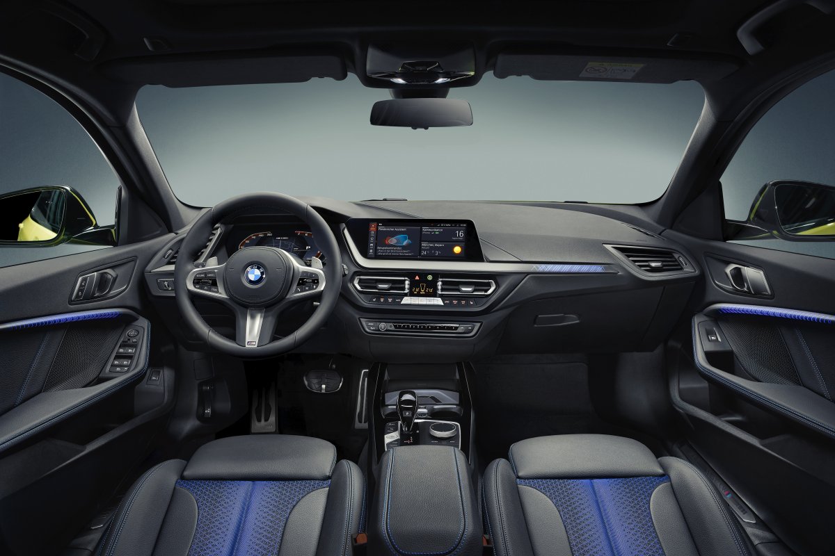 2022-BMW_M135i_xDrive-facelift- (7)