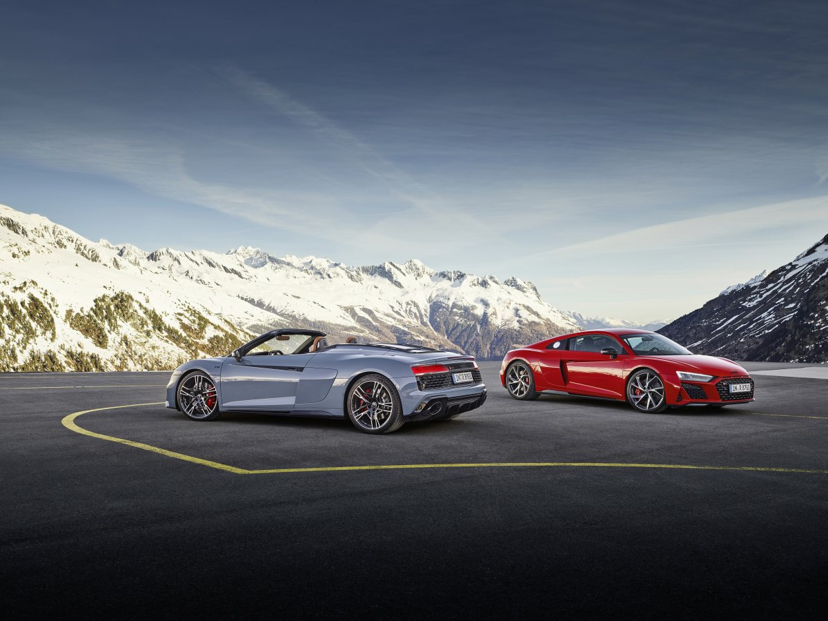 Audi_R8_Spyder_V10_performance_RWD-a-Audi_R8_Coupe_V10_performance_RWD