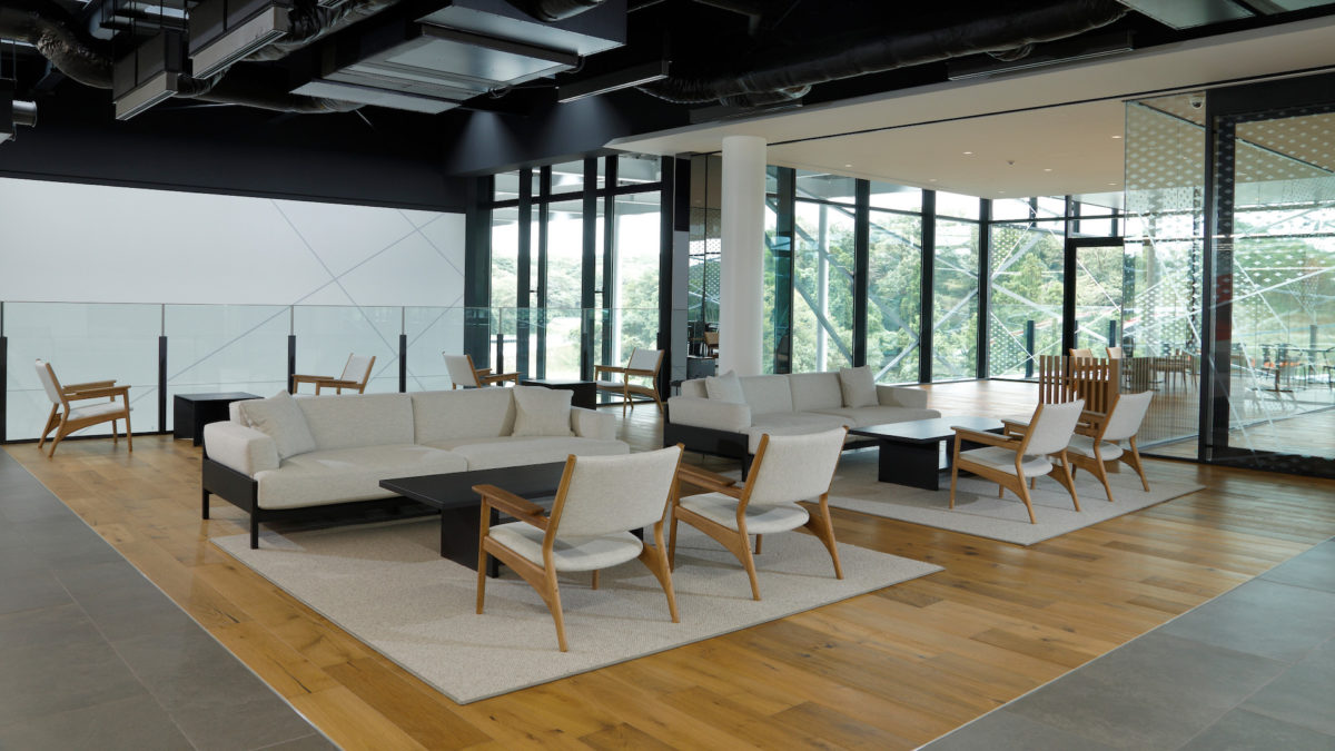 Porsche-Center-Tokyo-00010