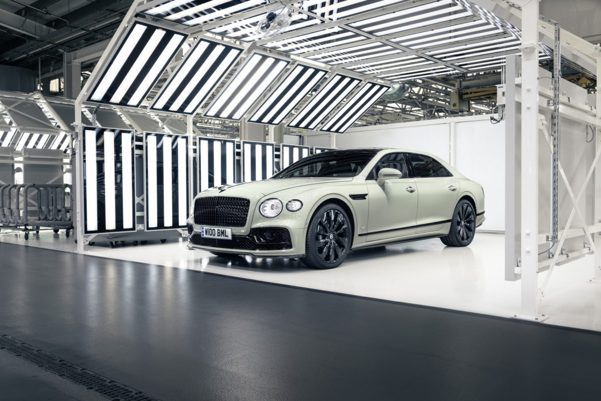 Bentley vrací do hry laky až z roku 1930. Jsou elegantní a nadčasové
