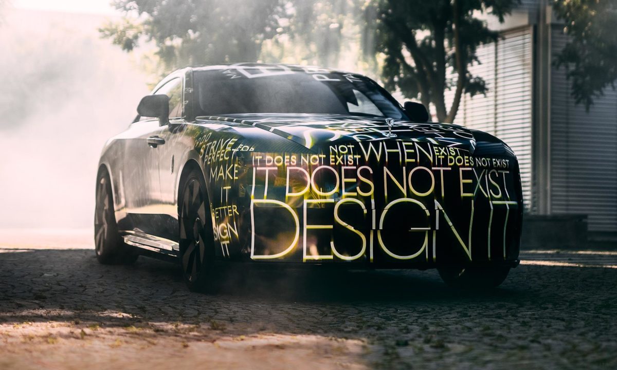 Rolls-Royce bojuje s hlukem. Jeho první elektromobil bude možná hlučnější než modely se spalovacím motorem
