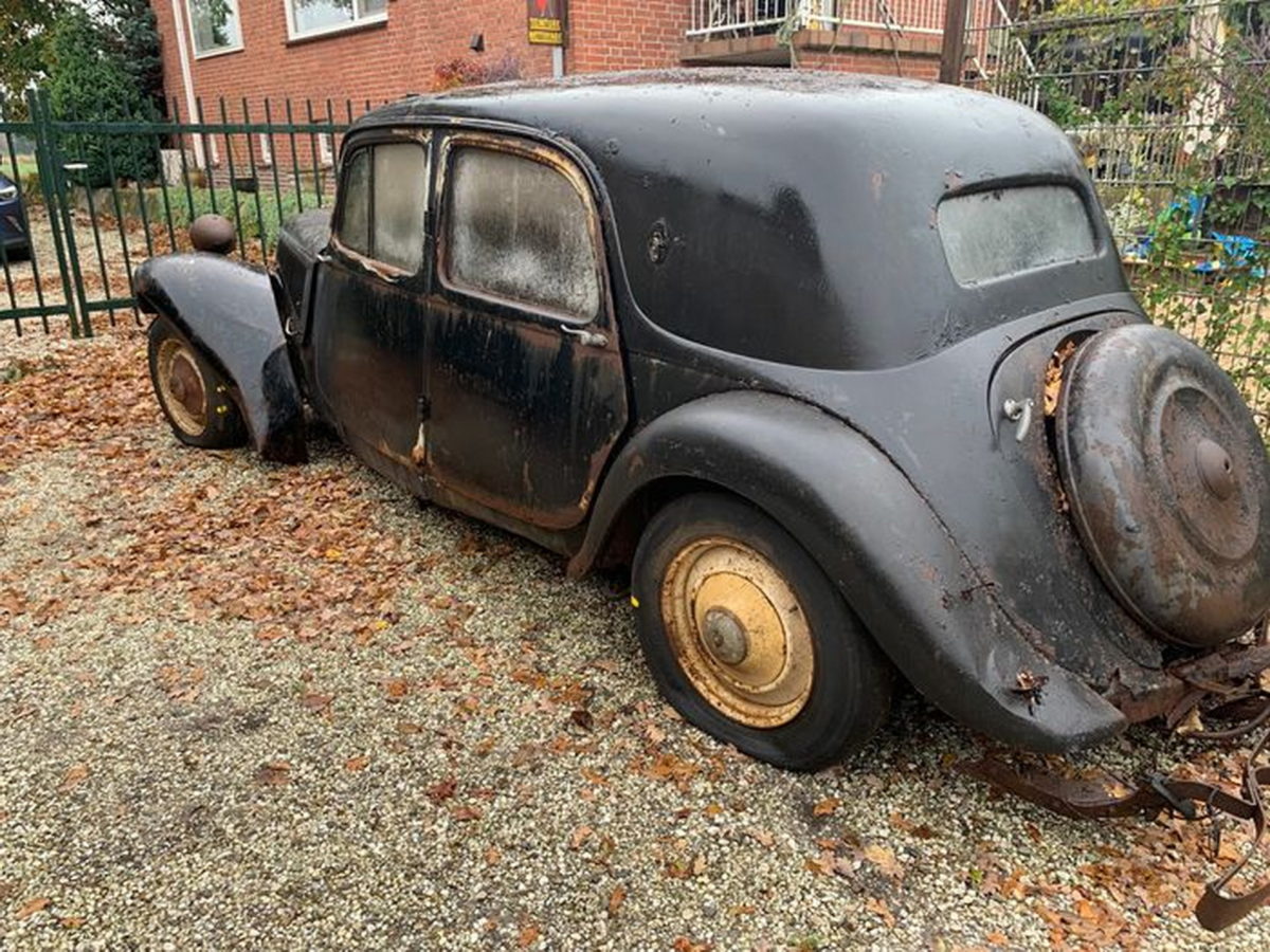 1949-Citroën-Traction-Avant-11B-4