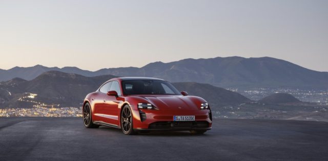 2022-Porsche_Taycan_GTS-cervena- (1)