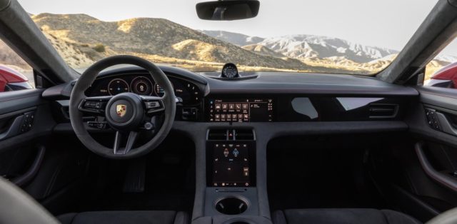 2022-Porsche_Taycan_Sport_Turismo_GTS-cervena- (5)