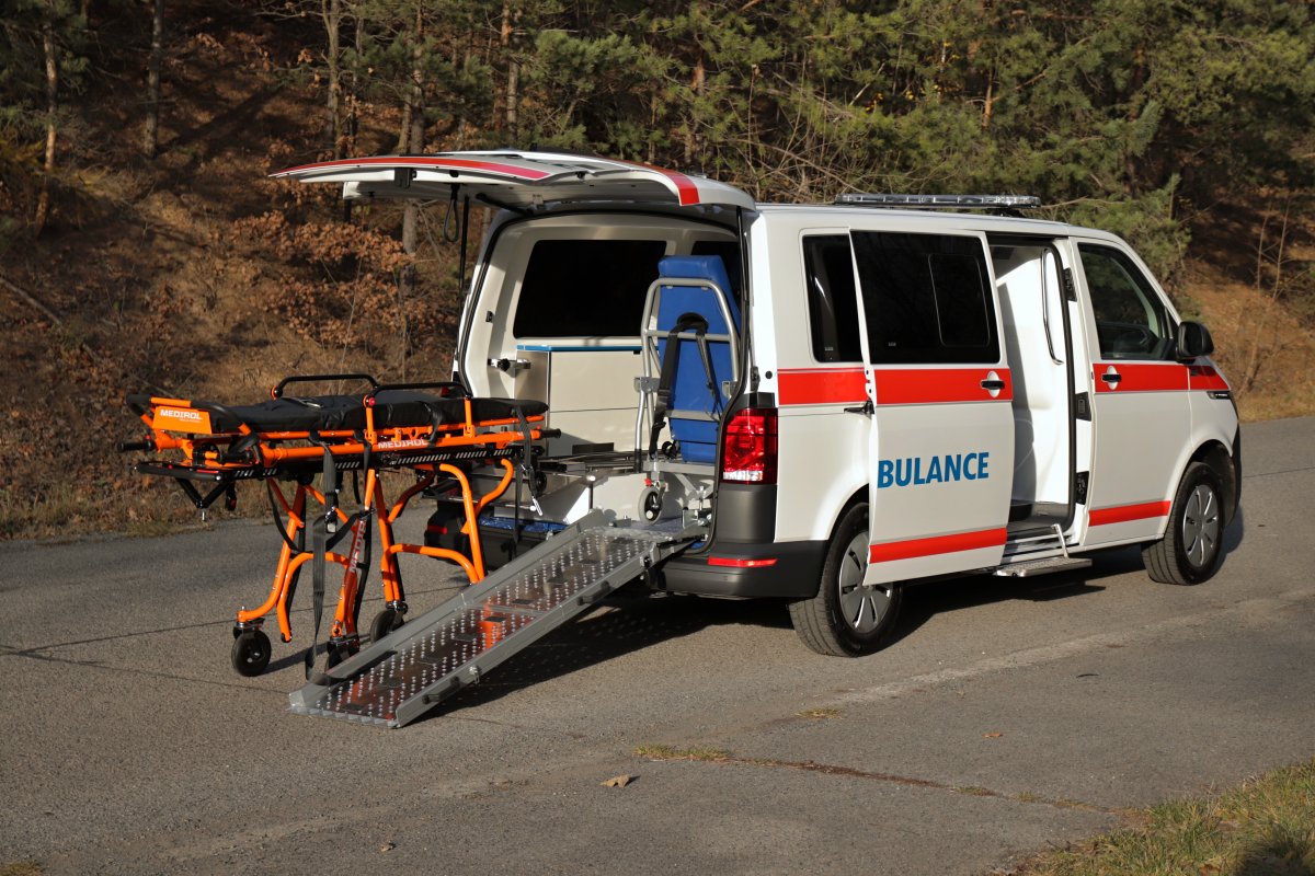 test-2021-volkswagen_transporter_t61-ambulance- (14)