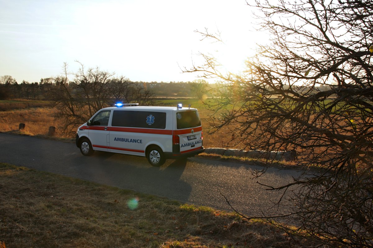 test-2021-volkswagen_transporter_t61-ambulance- (4)