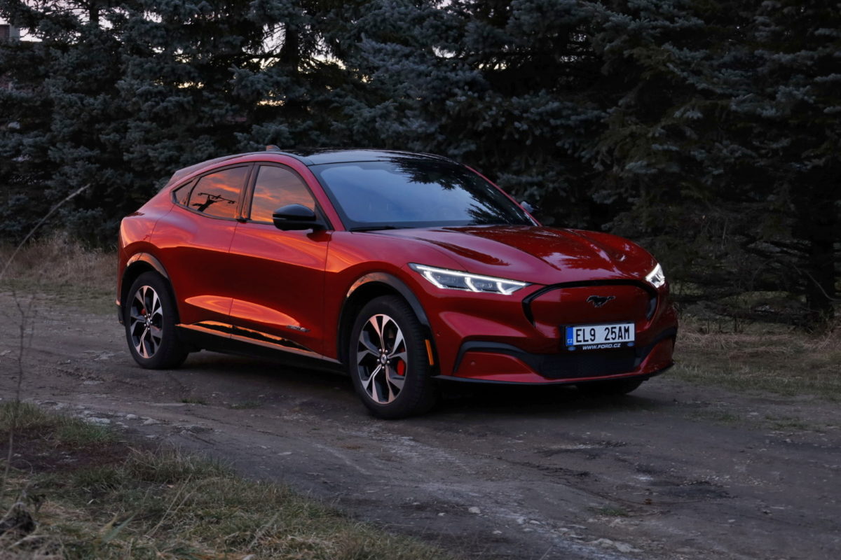 test-2021-ford_mustang_mach-e_awd- (1)