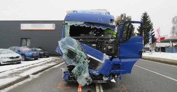 duchodce-za-volantem-kamionu-nehoda- (1)