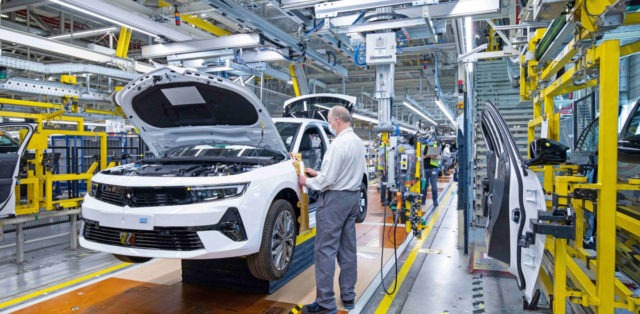 Opel_Astra-tovarna-zahajeni_vyroby
