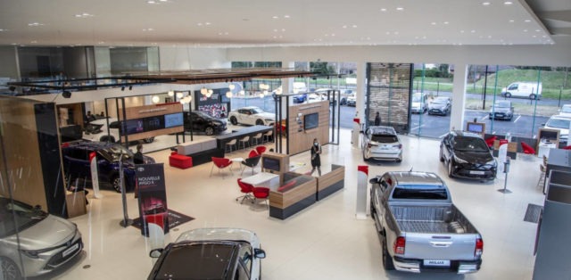 toyota-novy_koncept_autosalonu_showroom- (1)