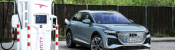 Audi_Q4_e-tron-2022-nabijeni