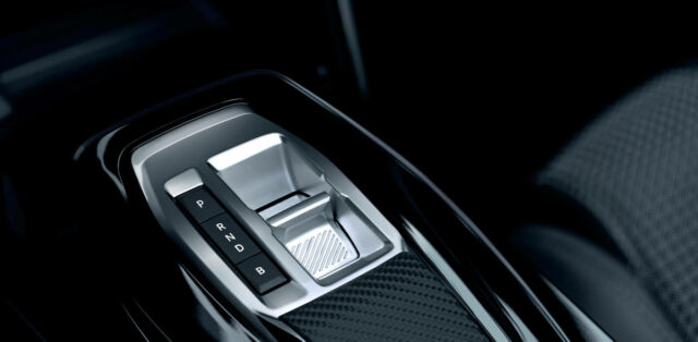 Peugeot_208-ovladani_automaticke_prevodovky