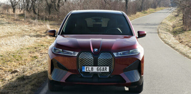 Test-2022-BMW_iX_xDrive40-elektromobil- (1)