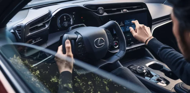 lexus_Rz-teaser-novy_volant