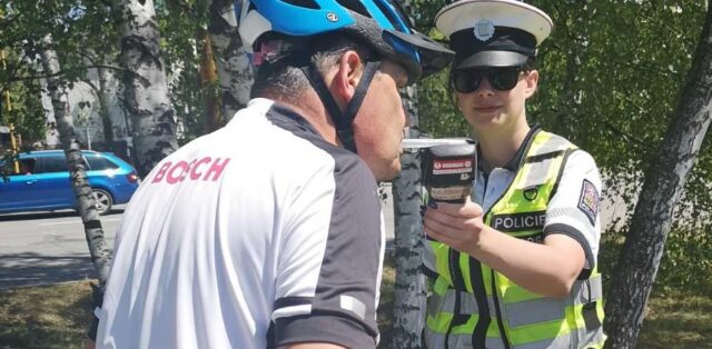 Alkohol je u cyklistů stejný prohřešek jako u řidičů. Snadno to může skončit pokutou, ale i záchytkou
