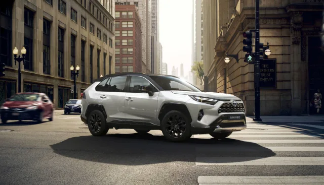 2023-modelovy_rok-toyota_rav4- (1)