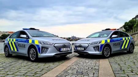 hyundai_ioniq-electric-policie-1