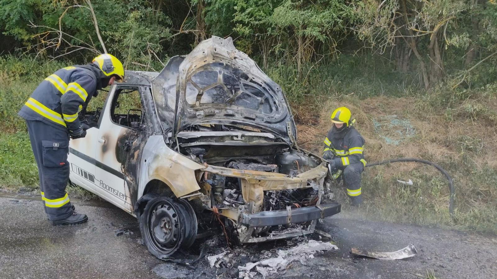 Chtěl si koupit škodovku a při testovací jízdě ji zahodil do příkopu. O chvíli později shořela