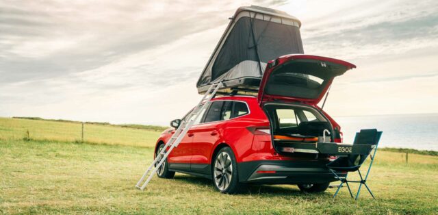 Česká firma přestavěla elektrickou Škodu Enyaq iV na bydlík. Vyspí se v něm dokonce několik lidí