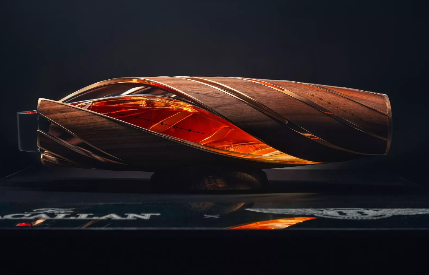 Bentley společně s palírnou Macallan připravuje jedinečnou whisky v opravdu jedinečné lahvi