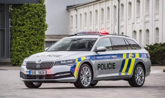 policie-skoda-superb