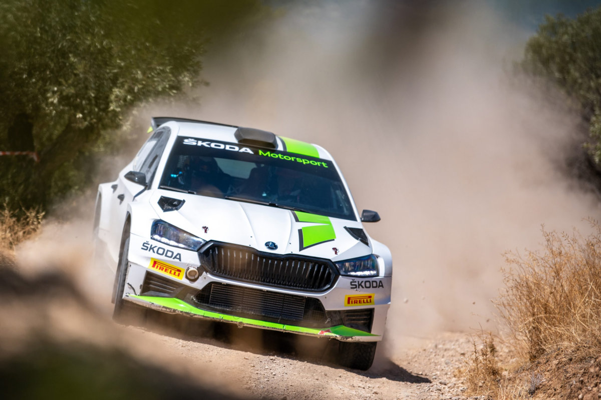 221125_New-SKODA-FABIA-RS-Rally2-endures-extensive-gravel-test-with-focus-on-customer-teams-needs_1-scaled