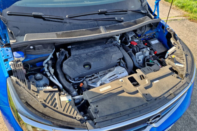 Test Opel Grandland PHEV 300 k 4×4 8AT | plug-in hybrid (2022)