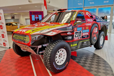 Martin Prokop a Viktor Chytka vyrazí na Rallye Dakar 2023 v novém "Shrekovi"
