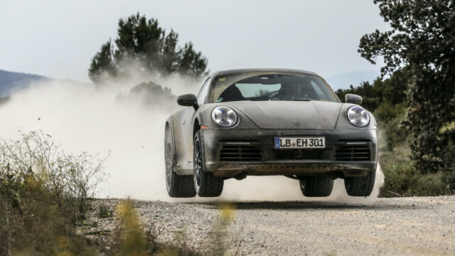 Testování Porsche 911 Dakar