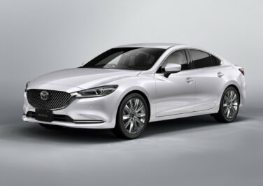 Mazda6 v barvě Rhodium White Premium Metallic (2023)
