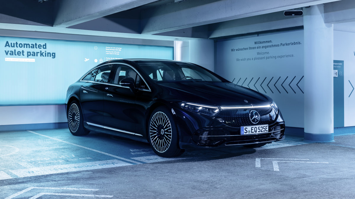 Bosch-Mercedes-Benz-automaticke-a-autonomni-parkovani-mercedes-benz-EQS